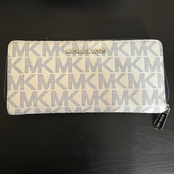 Used MK Tote & Wallet - Picture 4 of 5